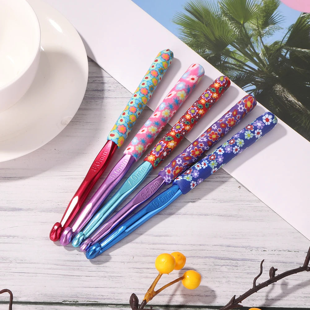Crochet Hooks Knitting Needles Set Ergonomic Soft Grip 5Pcs