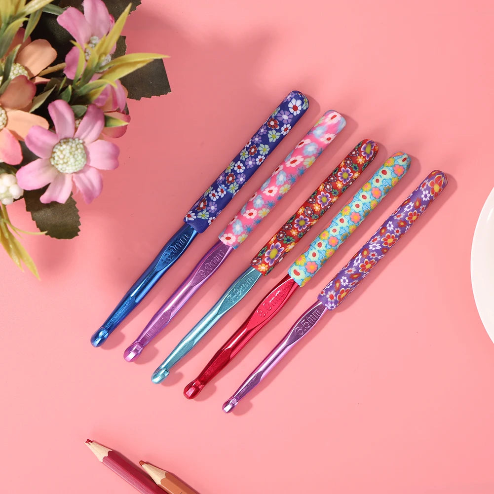 Crochet Hooks Knitting Needles Set Ergonomic Soft Grip 5Pcs